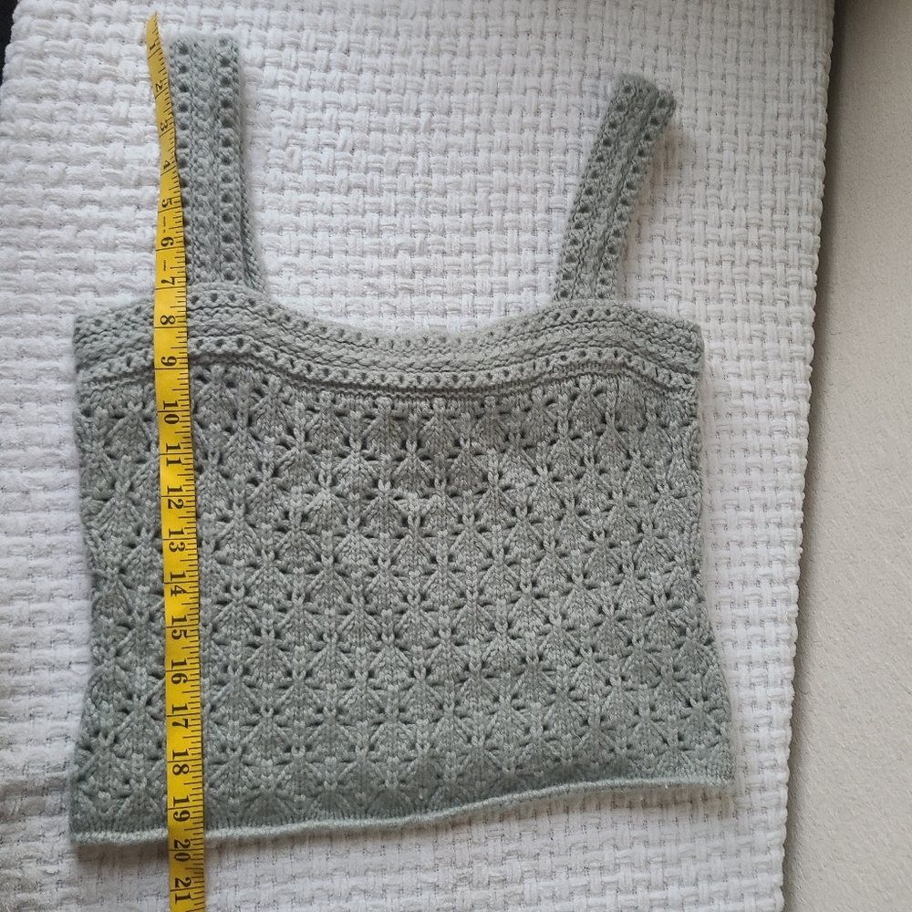 Vince Crochet Knit Sage Women's Top Size M - Picture 4 of 8